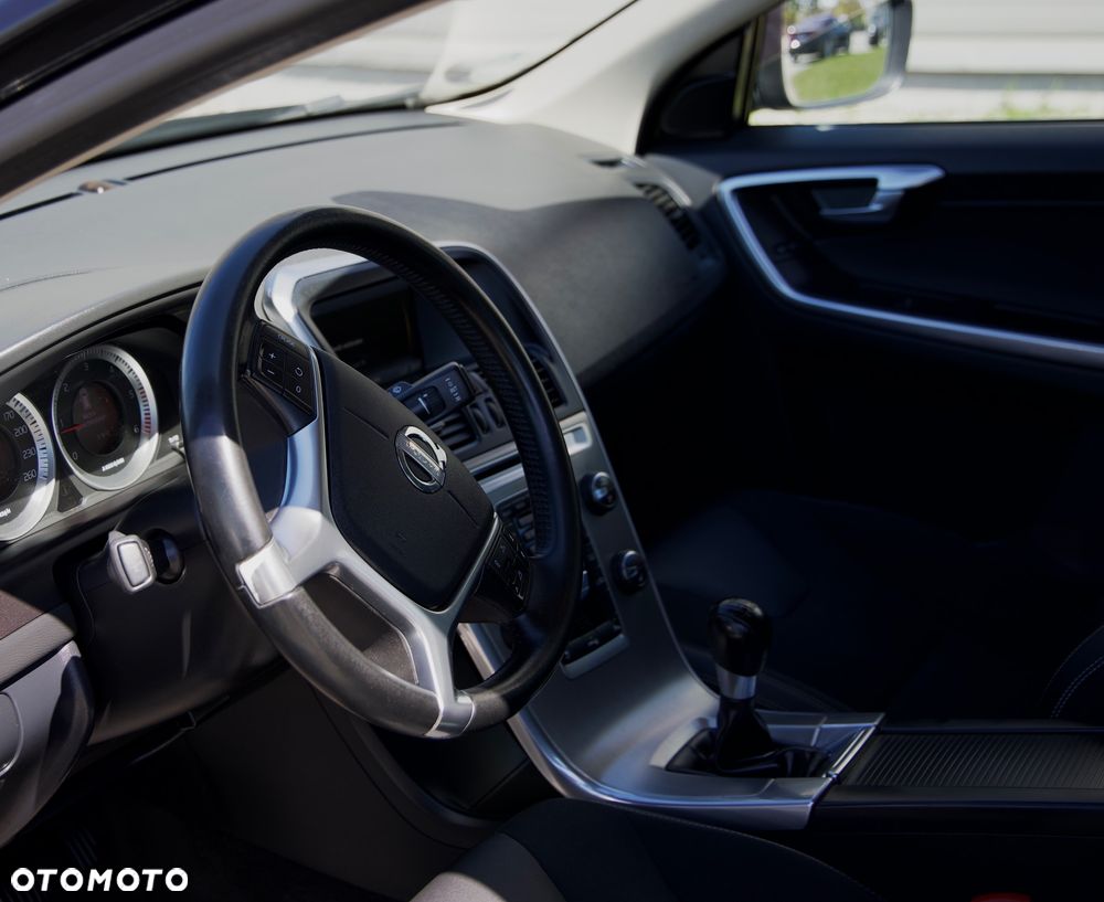 Volvo XC 60 D4 Momentum - 10