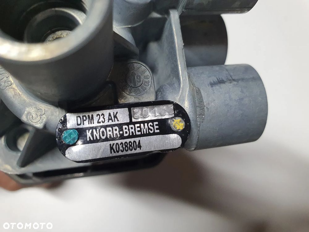 Dźwignia, manetka, zawór hamulca ręcznego Mercedes Actros, Atego, Axor, Econic Knorr-Bremse K038804 - 3