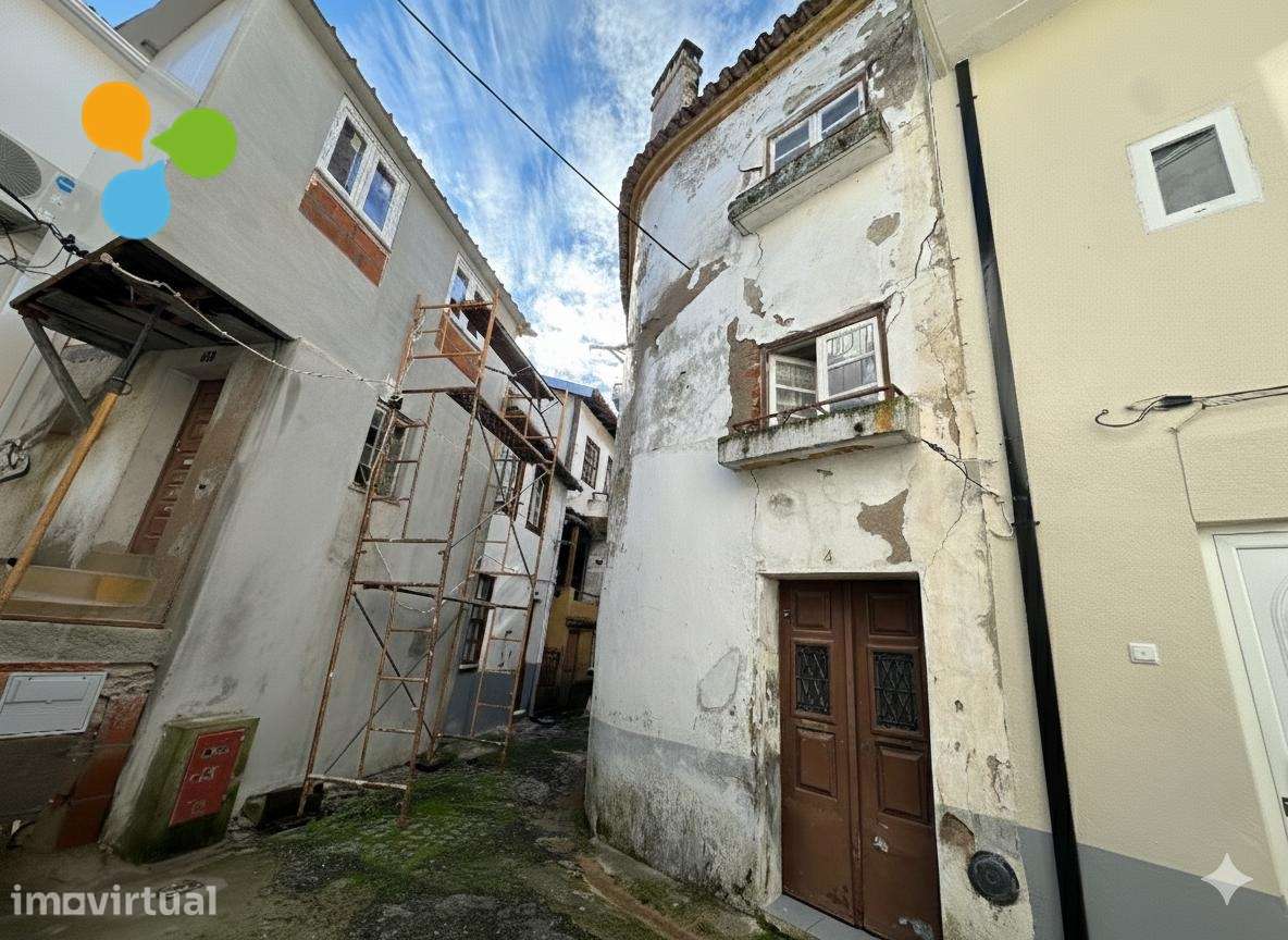Moradia de 3 pisos para reabilitação , Centro histórico do Tortosendo - Grande imagem: 3/5