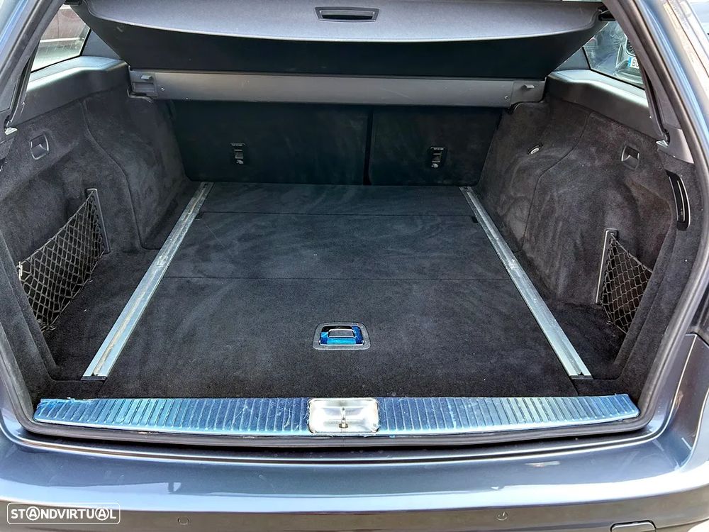 Mercedes-Benz E 300 Bluetec Hybrid Avantgarde - 22
