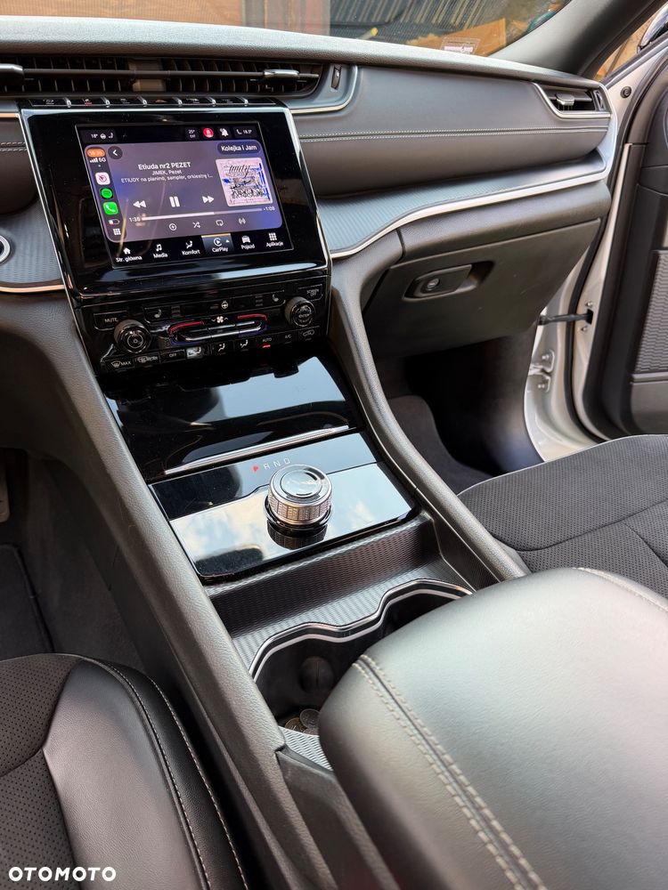Jeep Grand Cherokee - 25