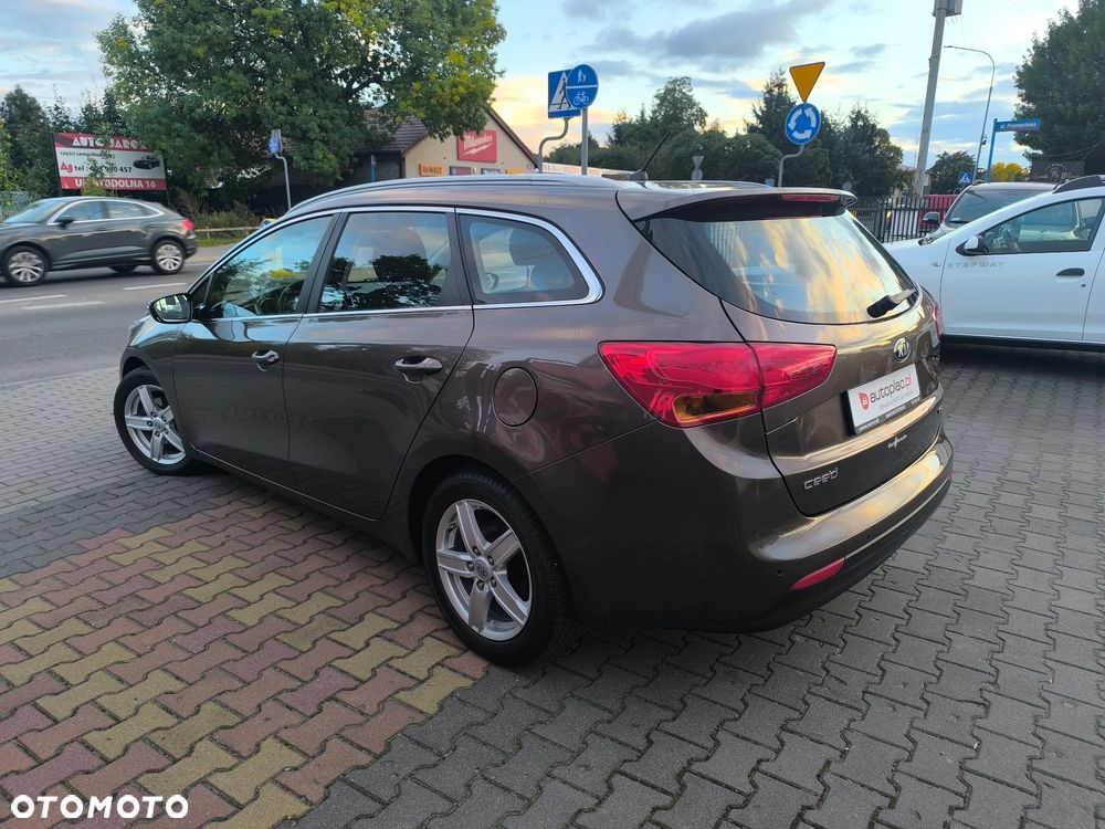 Kia Ceed 1.6 CRDi 128 Dream Team Edition - 5