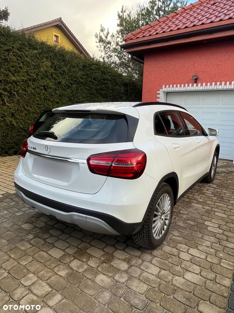 Mercedes-Benz GLA 180 7G-DCT - 5