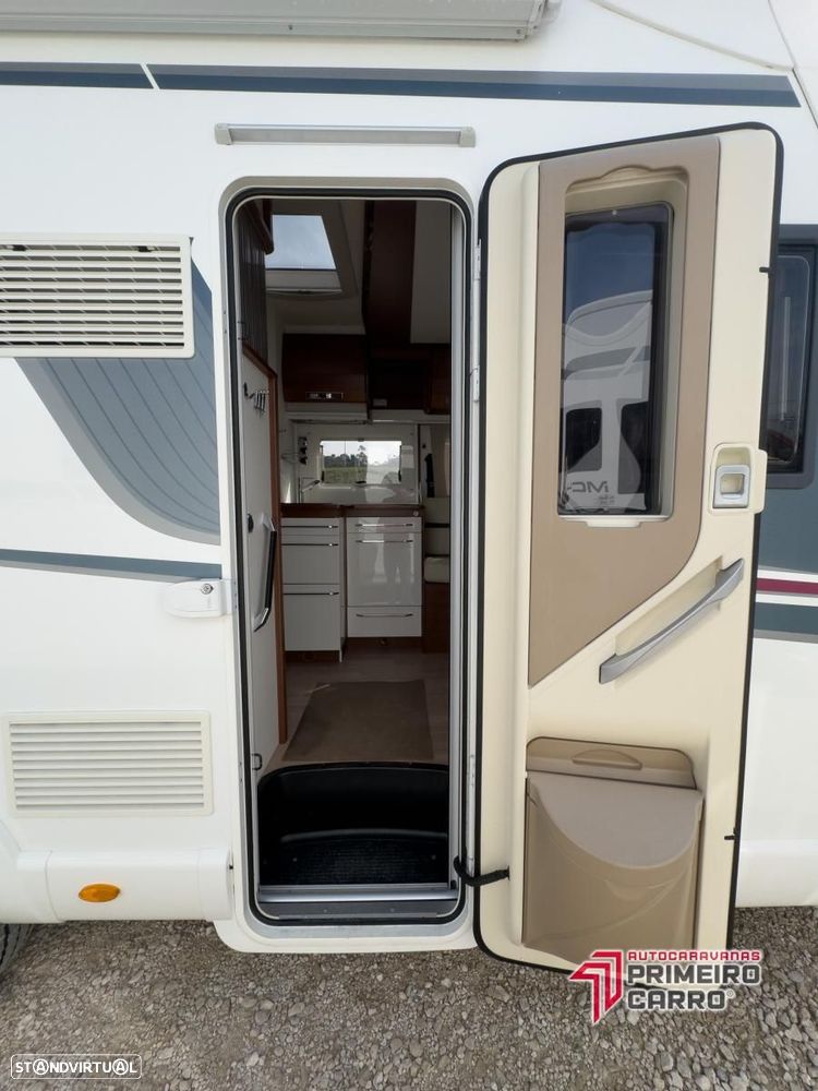 Rapido Serie 6F 696 FF Premium c.central e basculante - 21