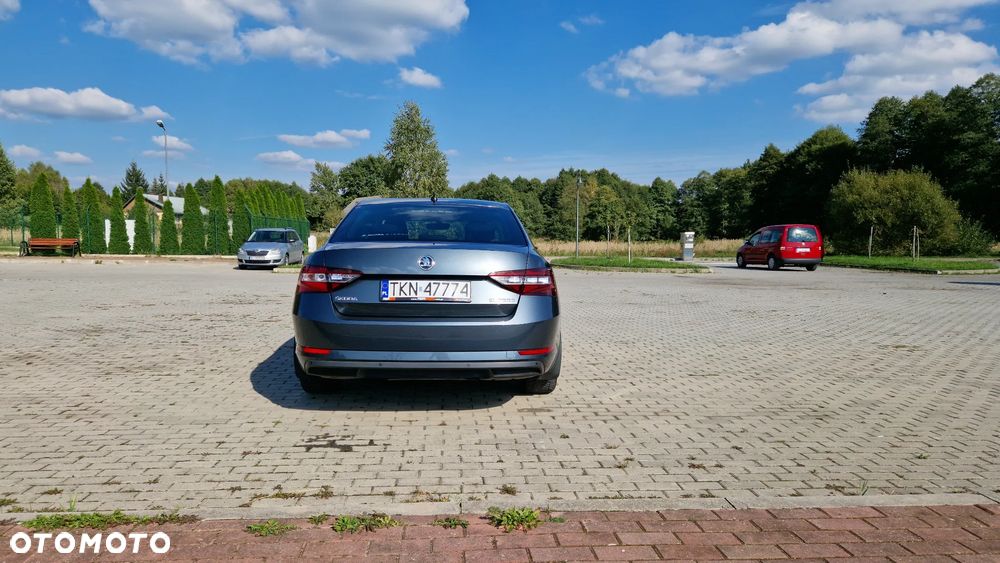 Skoda Superb 2.0 TDI Ambition DSG - 9