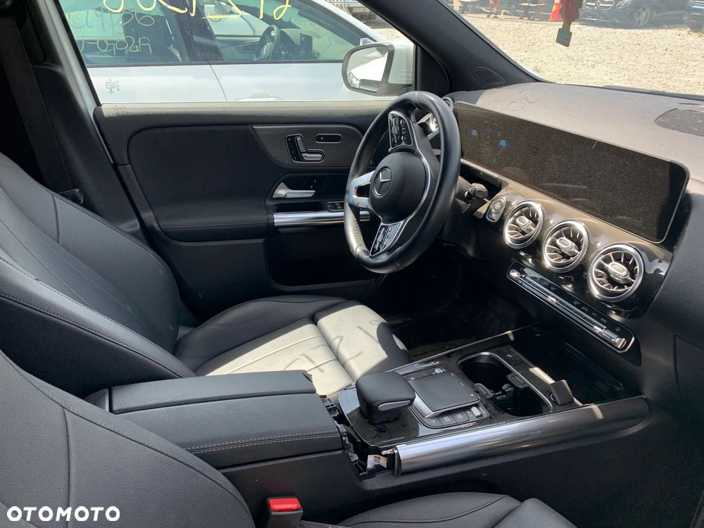 Mercedes-Benz GLA 250 4-Matic - 16