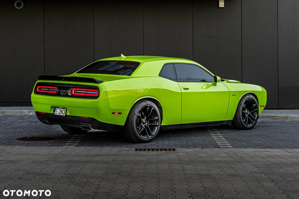 Dodge Challenger - 11