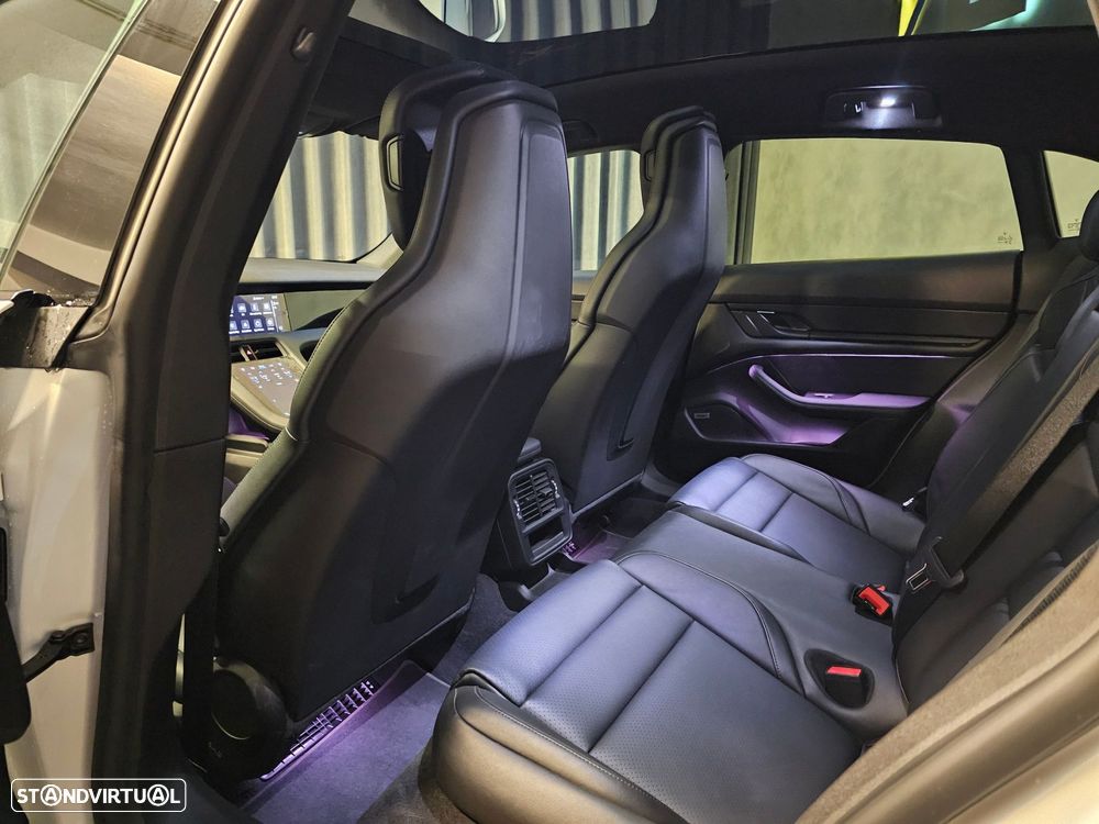 Porsche Taycan Cross Turismo 4 - 20