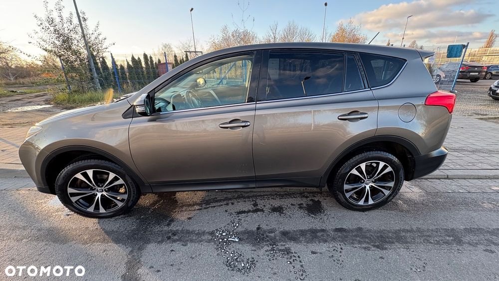 Toyota RAV4 2.0 D-4D Premium 4x2 - 2