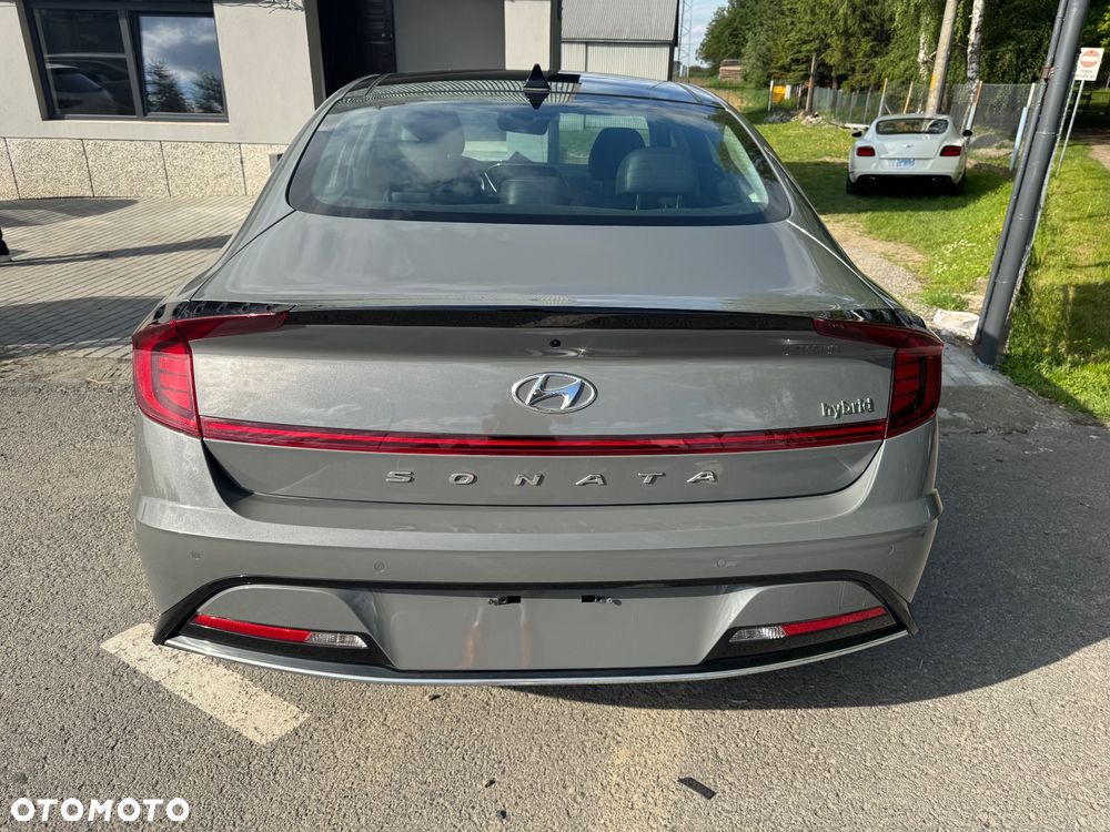 Hyundai Sonata - 11