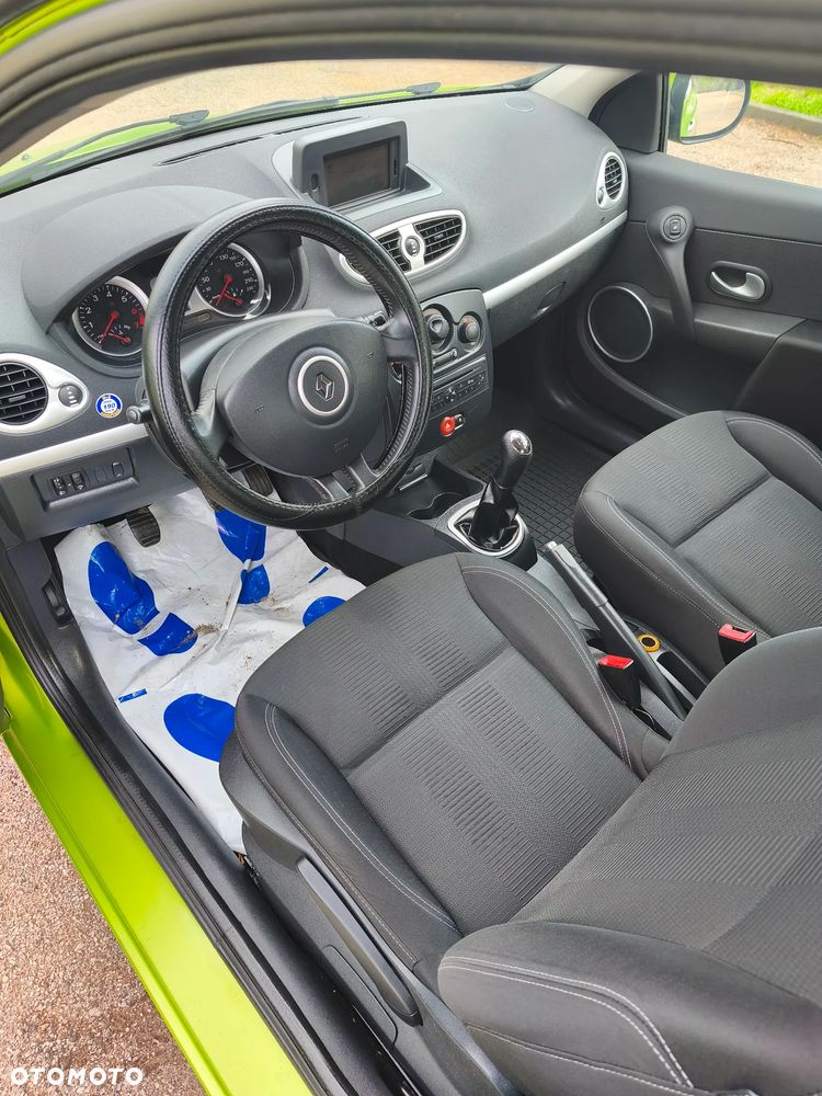 Renault Clio 1.2 16V 75 TomTom Edition - 14