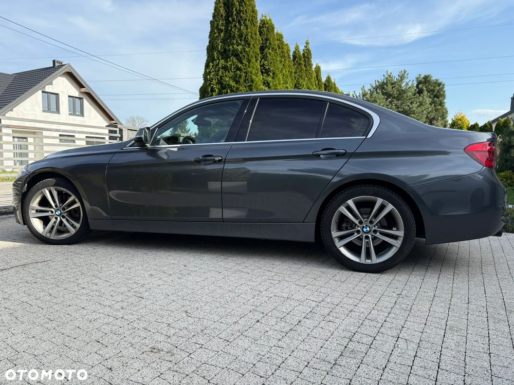 BMW Seria 3 330i Sport Line - 19