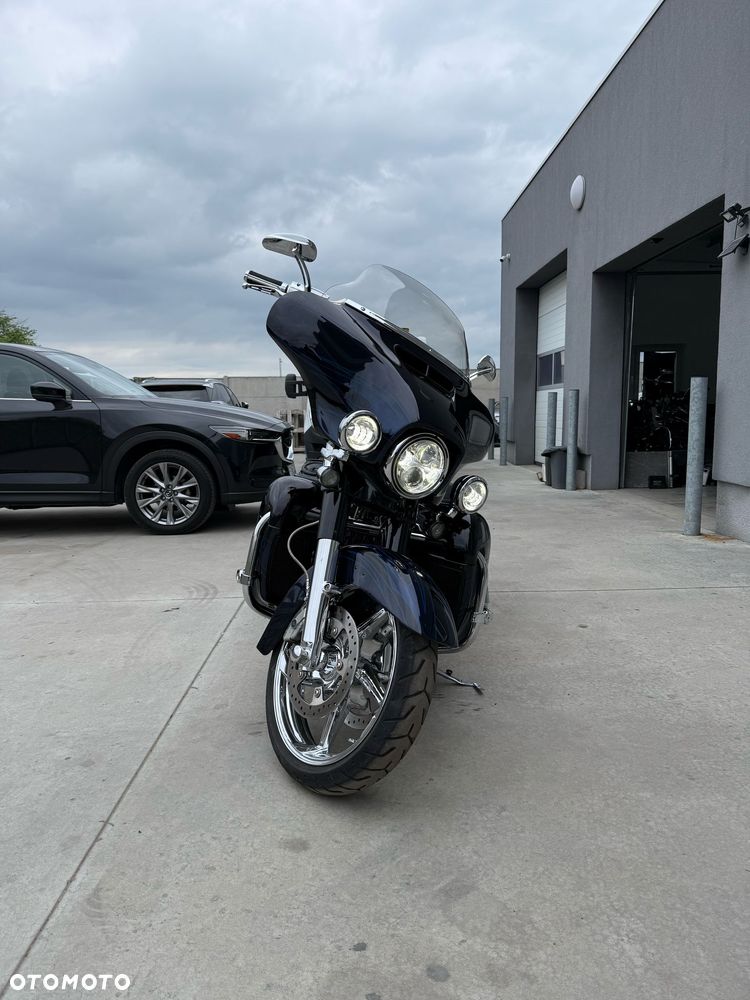Harley-Davidson CVO Street Glide - 12