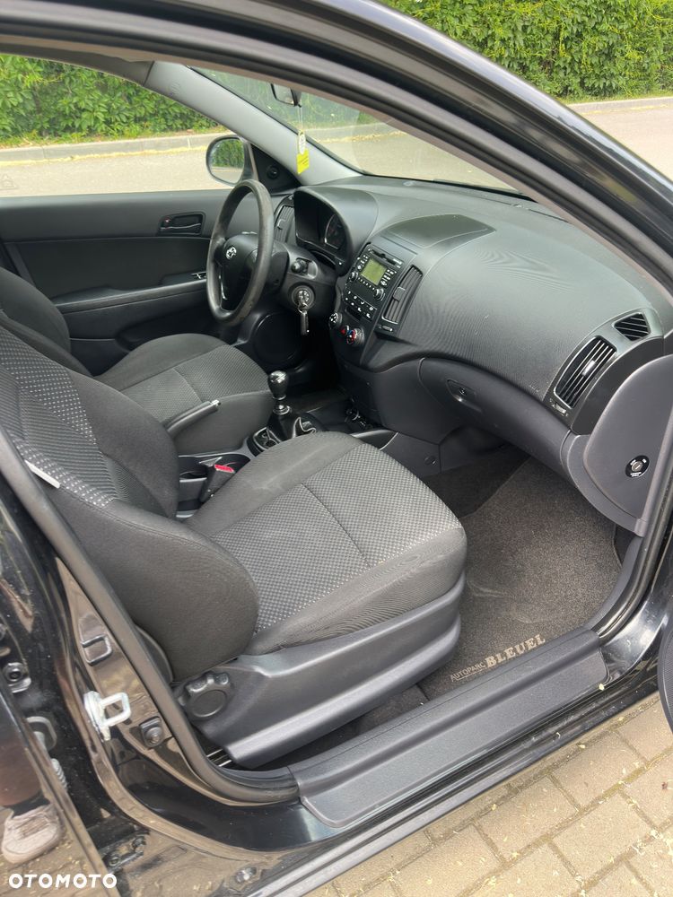 Hyundai i30 1.4 Base + - 13
