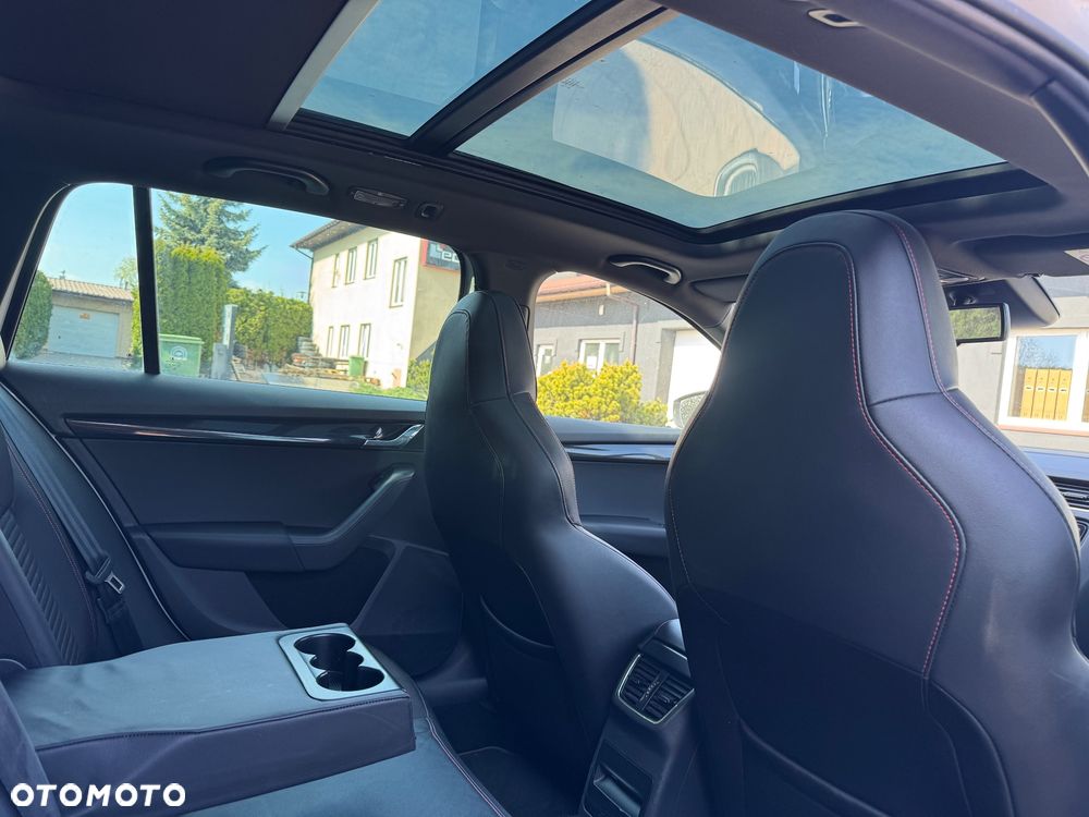 Skoda Octavia 2.0 TDI DSG RS - 11
