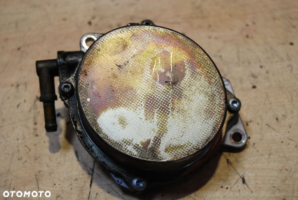 POMPA VACUM 057145100AD AUDI A4 B7 3.0 TDI A6 C6 - 2
