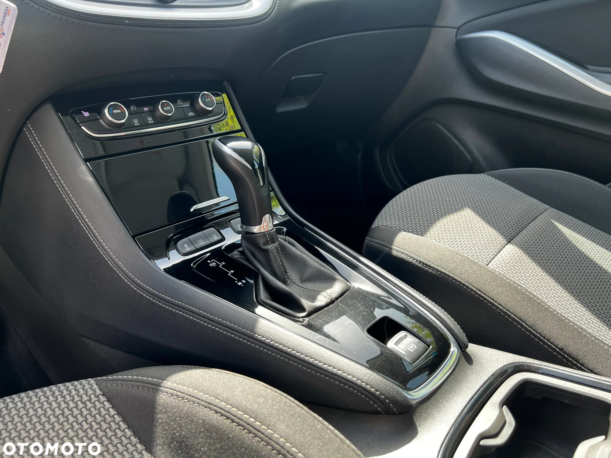 Opel Grandland X 1.2 T Enjoy S&S - 11