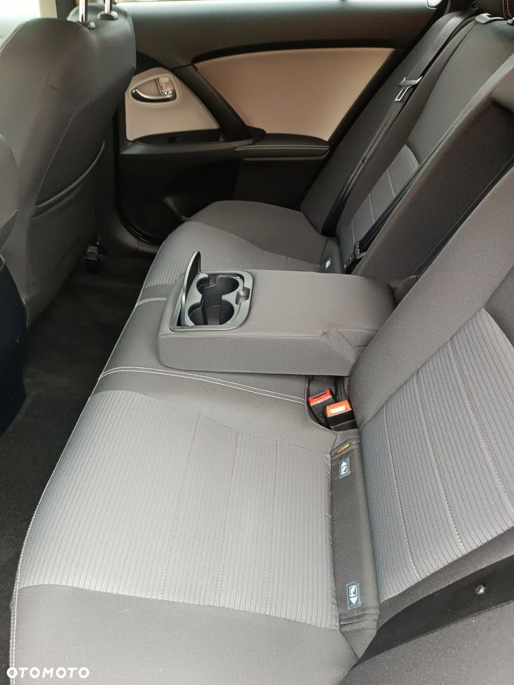 Toyota Avensis 1.8 Business Edition - 11