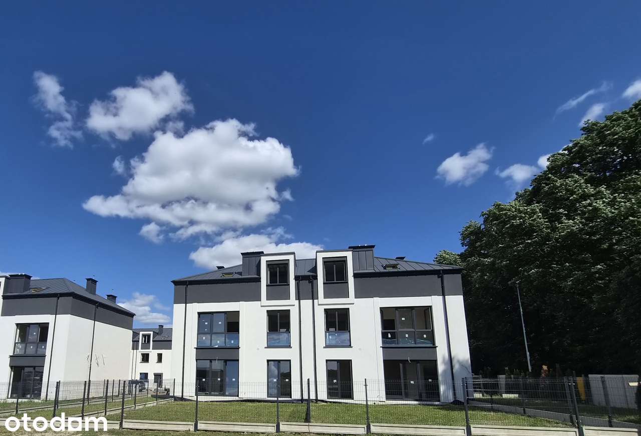 Dwupoziomowe mieszkanie z ogródkiem i 2 miejscami parkingowymi