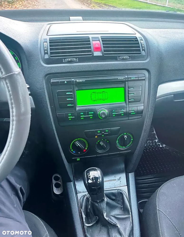 Skoda Octavia 1.6 Combi Selection - 11