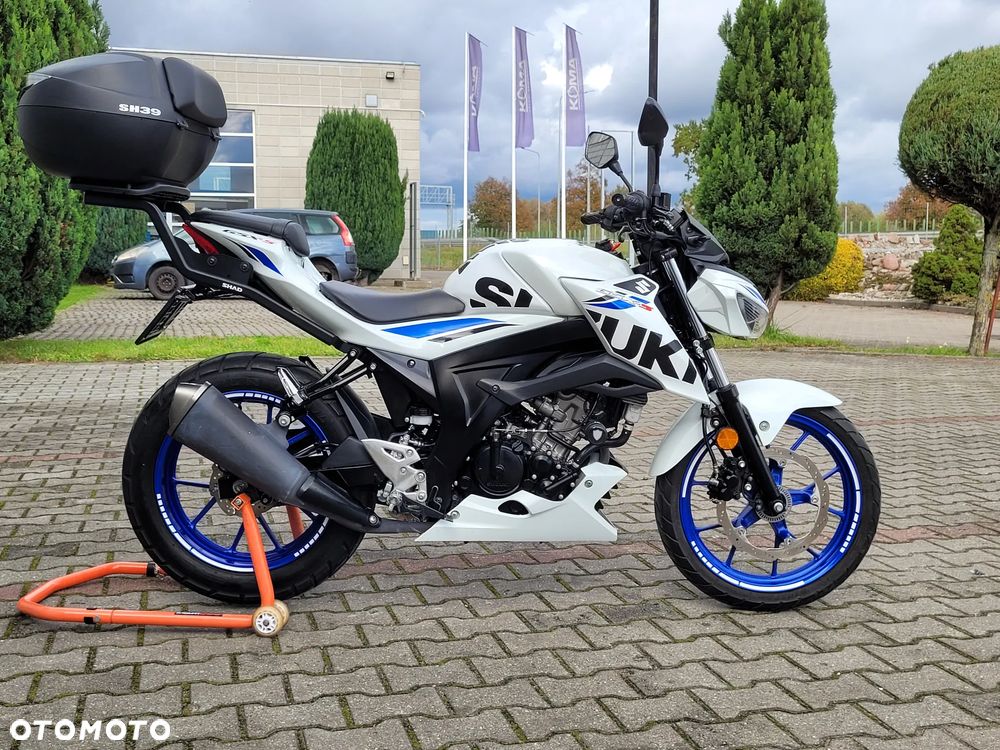 Suzuki GSX - 16