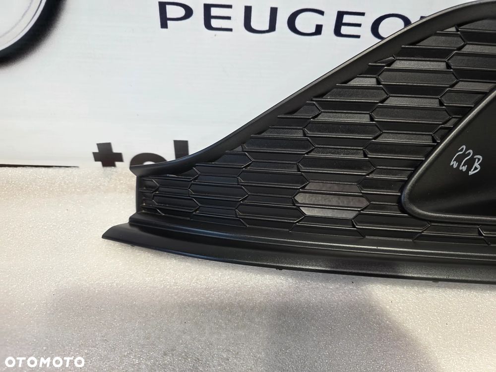 AUDI A5 8W6 LIFT 19- ZWYKŁA LEWA / PRAWA KRATKA BOCZNA ZDERZAKA PRZEDNIEGO PRZÓD NR 8W6807682R / 8W6807681R NR AUKCJI KB22 - 8