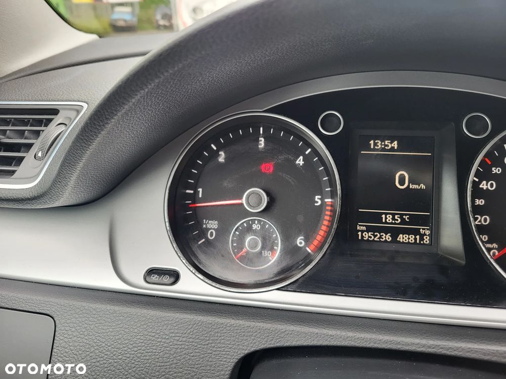 Volkswagen Passat 1.6 TDI Perfectline - 10