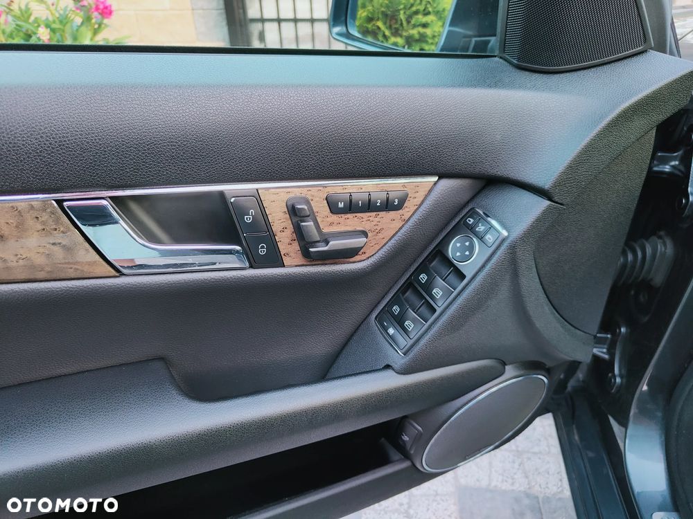 Mercedes-Benz Klasa C 350 CDI DPF 4Matic 7G-TRONIC Avantgarde - 27