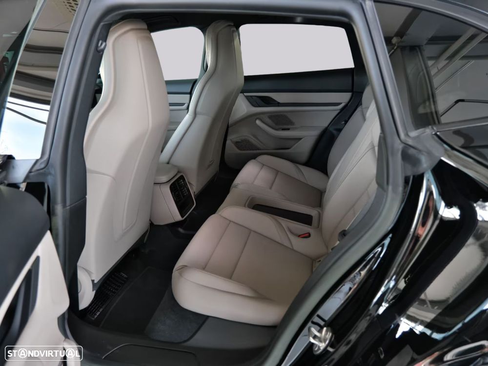Porsche Taycan Sport Turismo - 13
