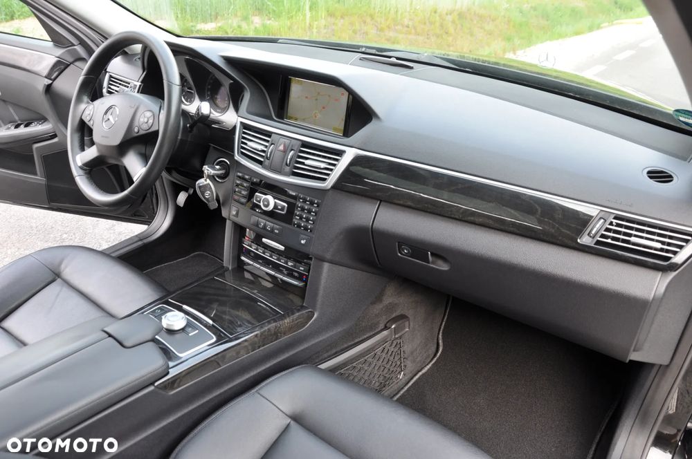 Mercedes-Benz Klasa E 300 CDI DPF BlueEFFICIENCY 7G-TRONIC Avantgarde - 34