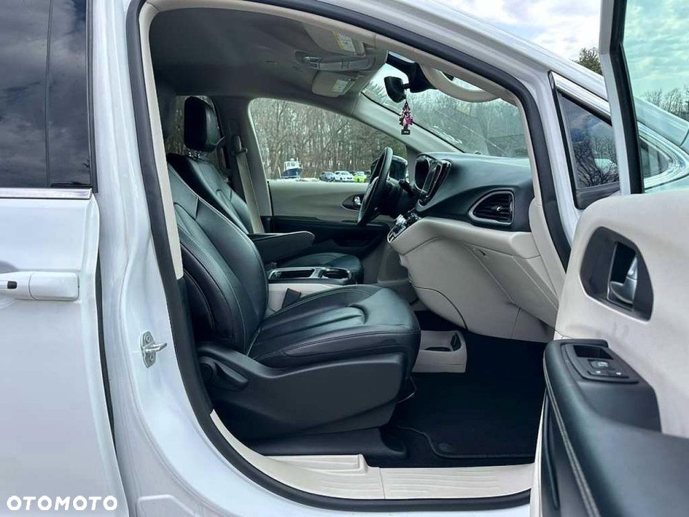 Chrysler Pacifica - 6