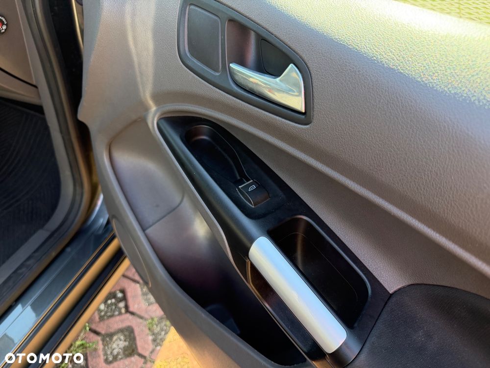 Ford Tourneo Connect Grand - 17