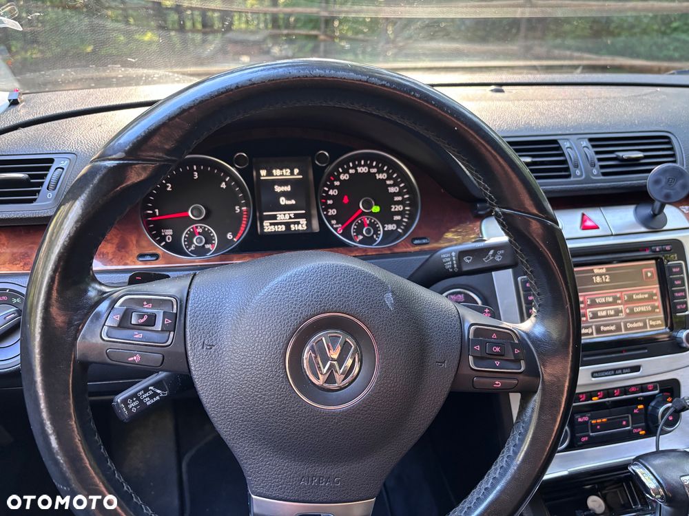 Volkswagen Passat - 14
