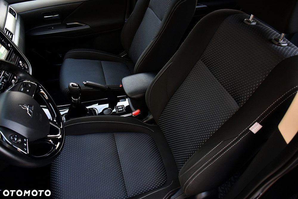 Mitsubishi Outlander 2.0 Invite + 2WD - 30