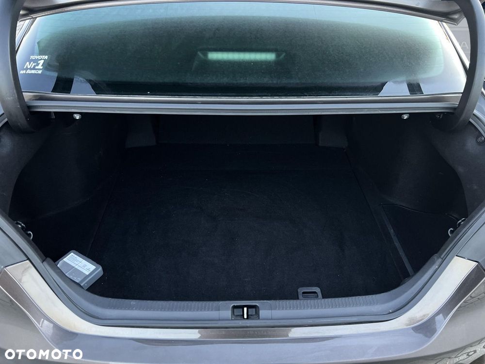 Toyota Camry 2.5 Hybrid Executive CVT - 17