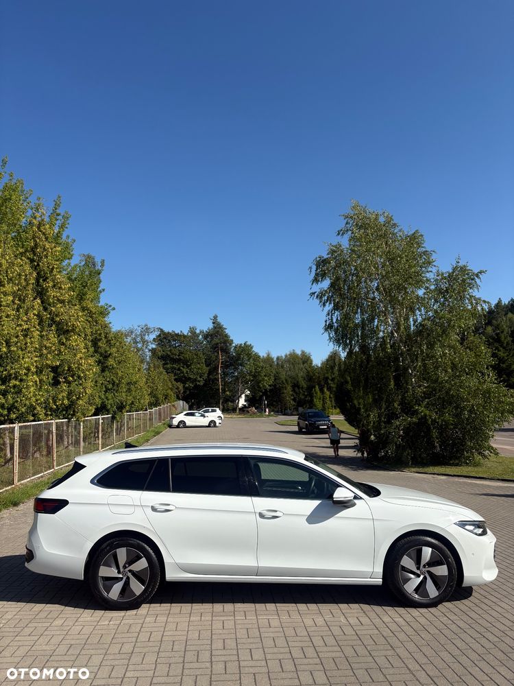 Volkswagen Passat - 4
