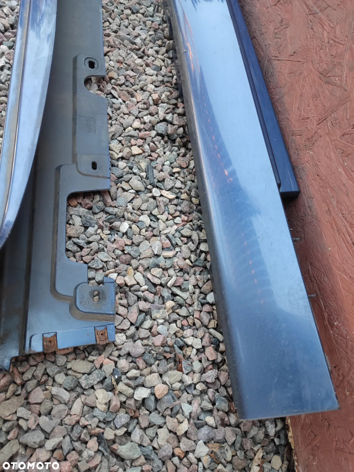 BMW F11 / F10 / F11N / F10N ORYGINALNE NAKŁADKI NA PROGI LEWA / PRAWA W KOLORZE  TIEFSEEBLAU METALLIC O KODZIE LAKIERU A76 O NR.  51 77 7 262 663 / 51 77 7 262 664 OEM W DOBRYM STANIE - 14
