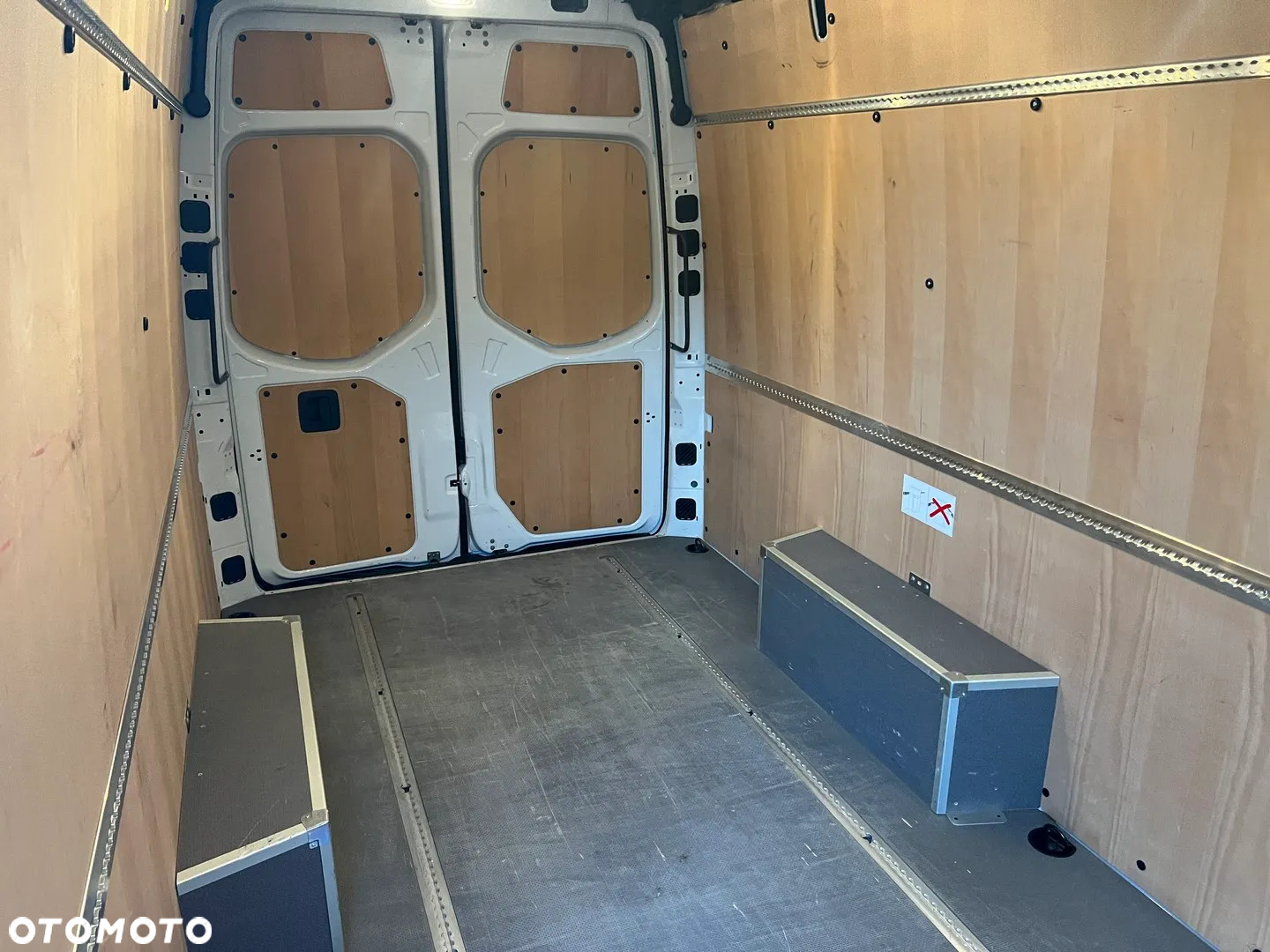 Mercedes-Benz Sprinter - 13