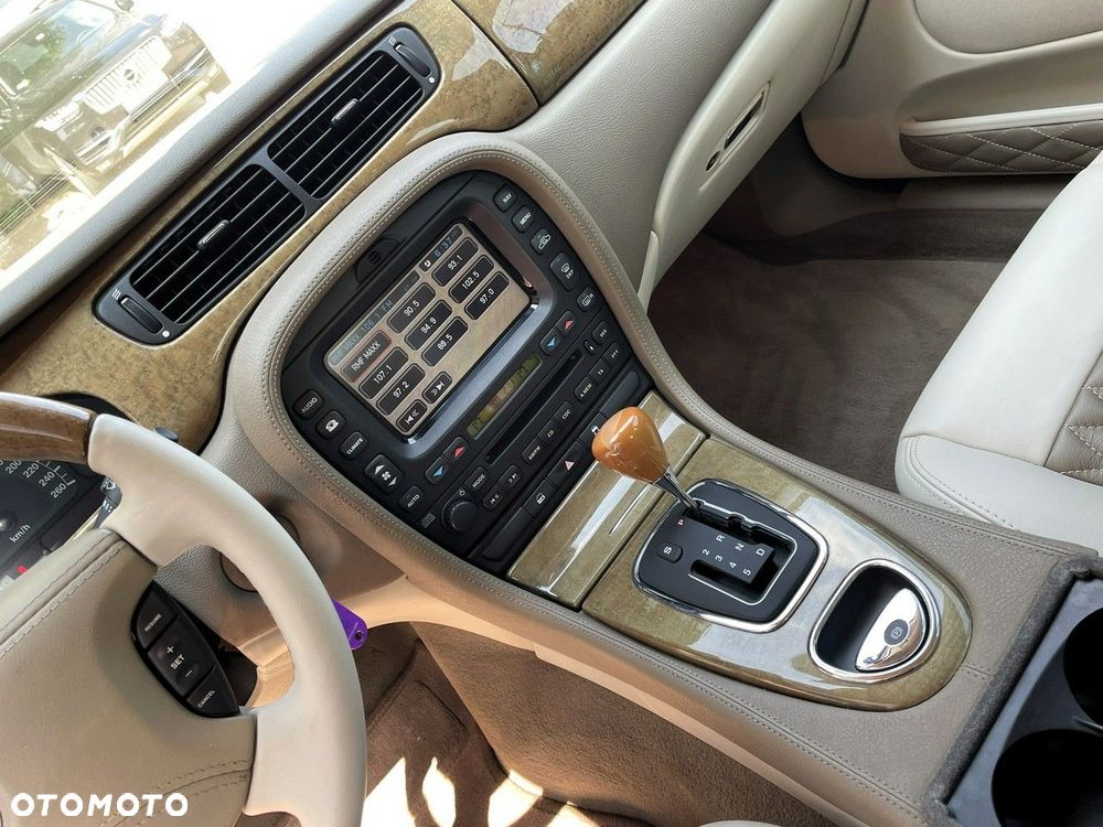 Jaguar S-Type - 19