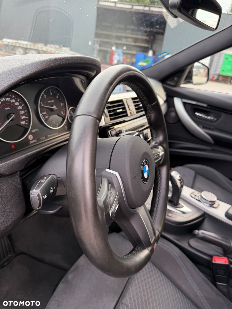 BMW Seria 3 320d M Sport - 28