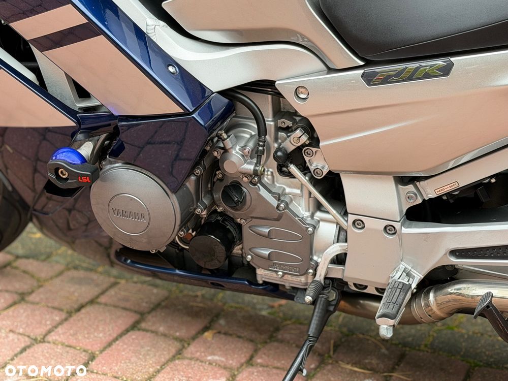Yamaha FJR - 16
