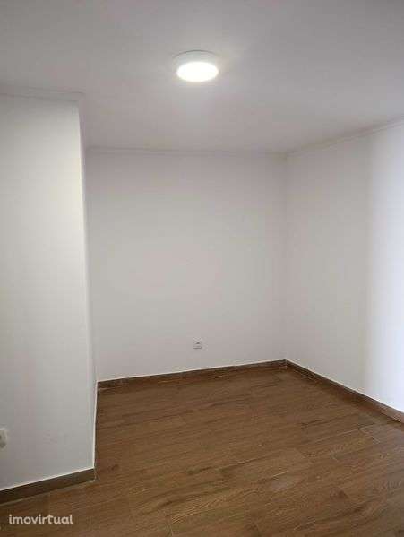 T1 totalmente renovado, despesas água e luz incluídas - Grande imagem: 5/11