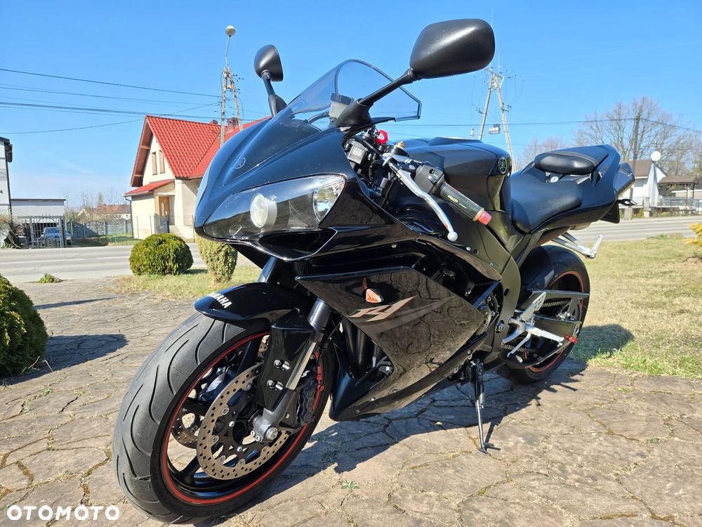Yamaha R1 - 4