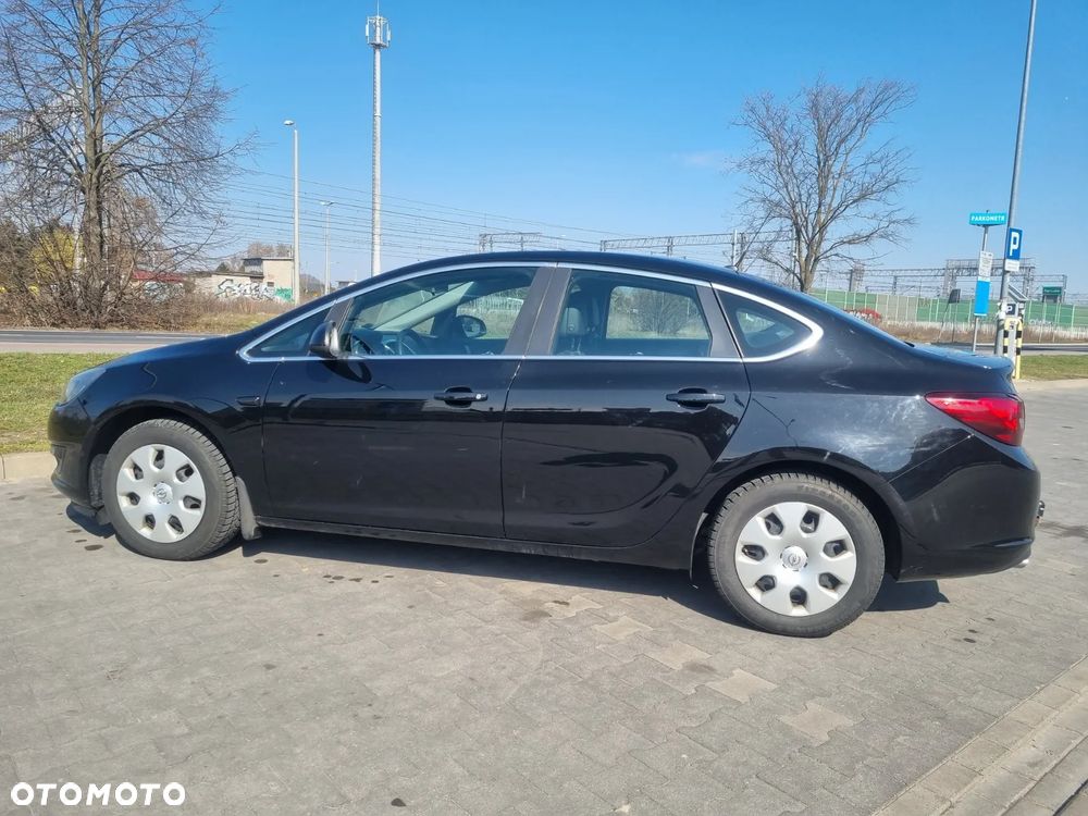 Opel Astra 1.4 T Business EU6 - 9