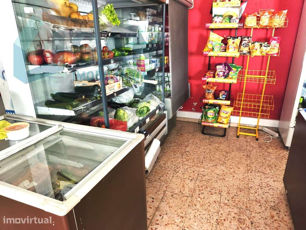 Mini Mercado em Zona Estratégica com Possibilidade de Novo Negócio - Grande imagem: 5/11