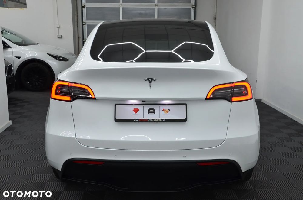 Tesla Model Y Long Range AWD - 7