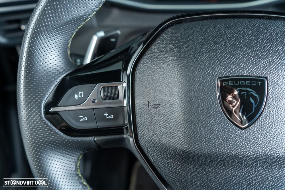 Peugeot 208 1.2 Hybrid GT e-DCS6 - 31