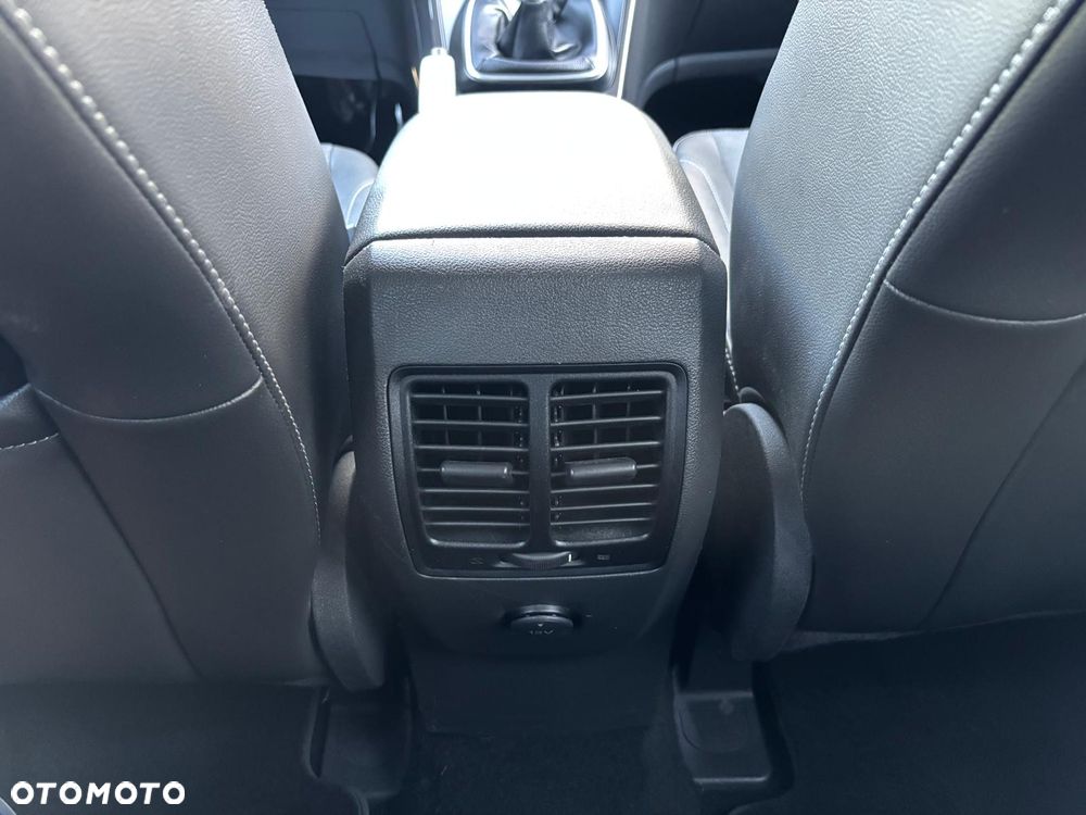 Ford Kuga 2.0 TDCi 4x4 Titanium - 16