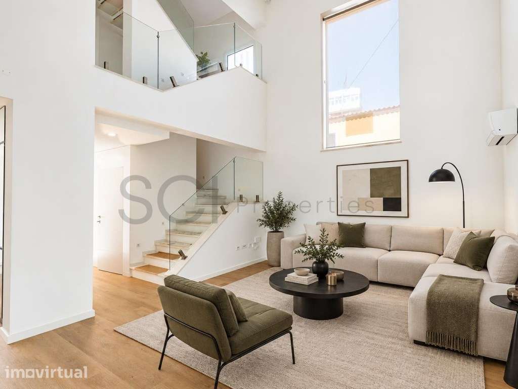 Moradia contemporânea com terraço e garagem no centro da Costa da C...