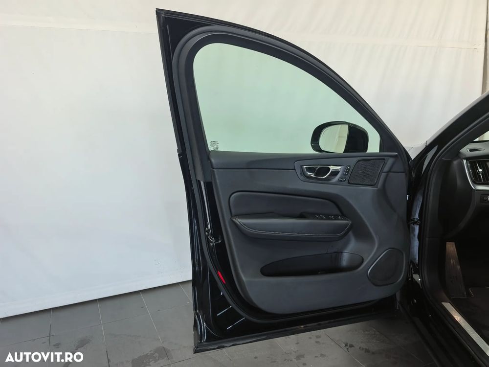 Volvo XC 60 B4 MHEV R-Design - 8